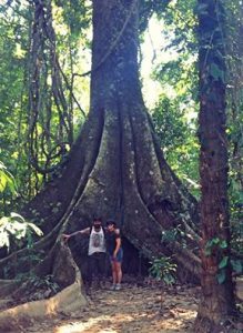 Pai leva filha pra viajar Tambopata  Amazonia peruana