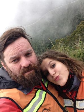 Pai leva filha pra viajar Coroico