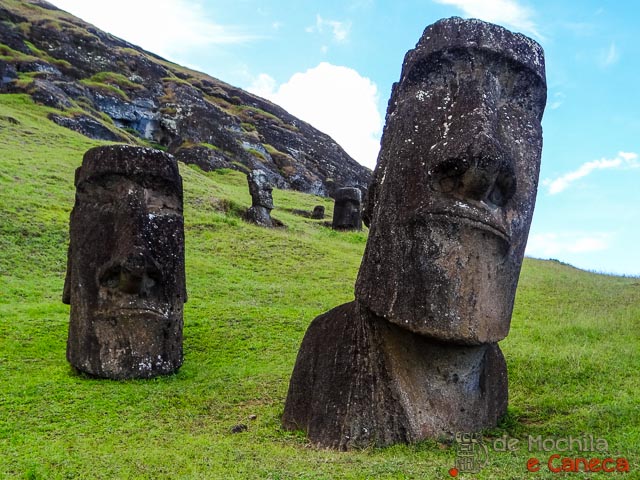 Vulcão Rano Raraku - Moais O que fazer na Ilha de Páscoa- Atrações na Ilha de Páscoa