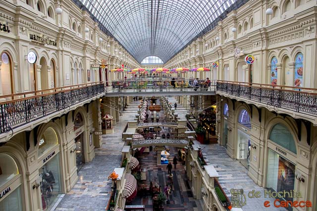 Interior do GUM. shopping mais caro do mundo