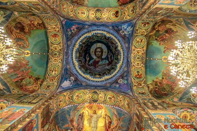 Detalhes do interior da Catedral do Sangue Derramado. Catedral do Sangue Derramado-cupula