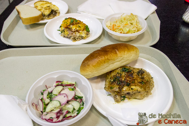 Comer na Rússia: Nossa primeira refeição na Rússia. Onde comer na Russia_-21