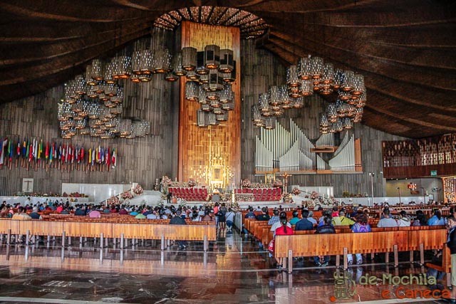 Basílica Nossa Senhora de Guadalupe - Basílica nova. Basílica Nossa Senhora de Guadalupe-Interior da igreja