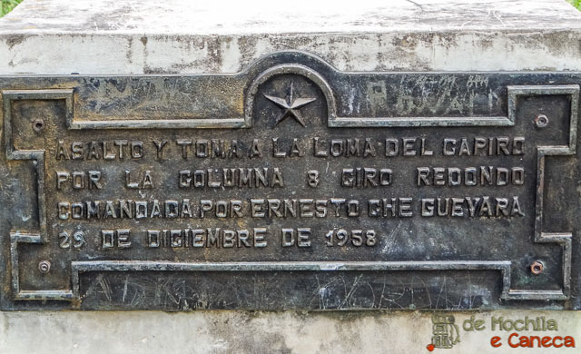 Placa indicando a tomada da Loma del Capiro, pelo batalhão de Che Guevara. Santa Clara - Cuba-60