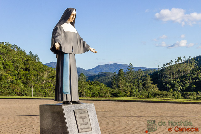 Santuário de Santa Paulina-Estátua de Santa Paulina