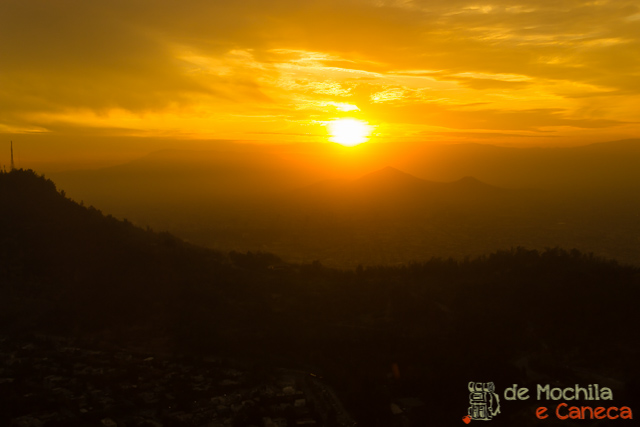 O pôr do sol a partir do Mirante mais alto da América Latina. Sky Costanera - mais alto da américa latina-pôr do sol