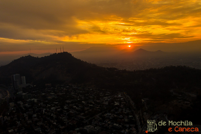 O pôr do sol a partir do Mirante mais alto da América Latina. Sky Costanera - mais alto da américa latina-pôr do sol