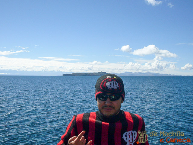 Furacão navegando pelo Lago Titicaca. Copacabana - Bolívia. Furacão navegando pelo Lago Titicaca. Copacabana - Bolívia.