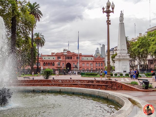 10 Lugares imperdíveis para conhecer em Buenos Aires: Plaza de Mayo. 10 Lugares imperdíveis para conhecer em Buenos Aires: Plaza de Mayo.