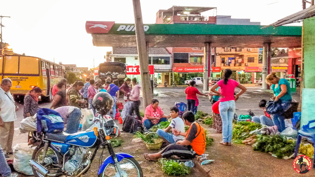 Feira de rua - venda de ingredientes para mate e tererê. Feira de rua - venda de ingredientes para mate e tererê.